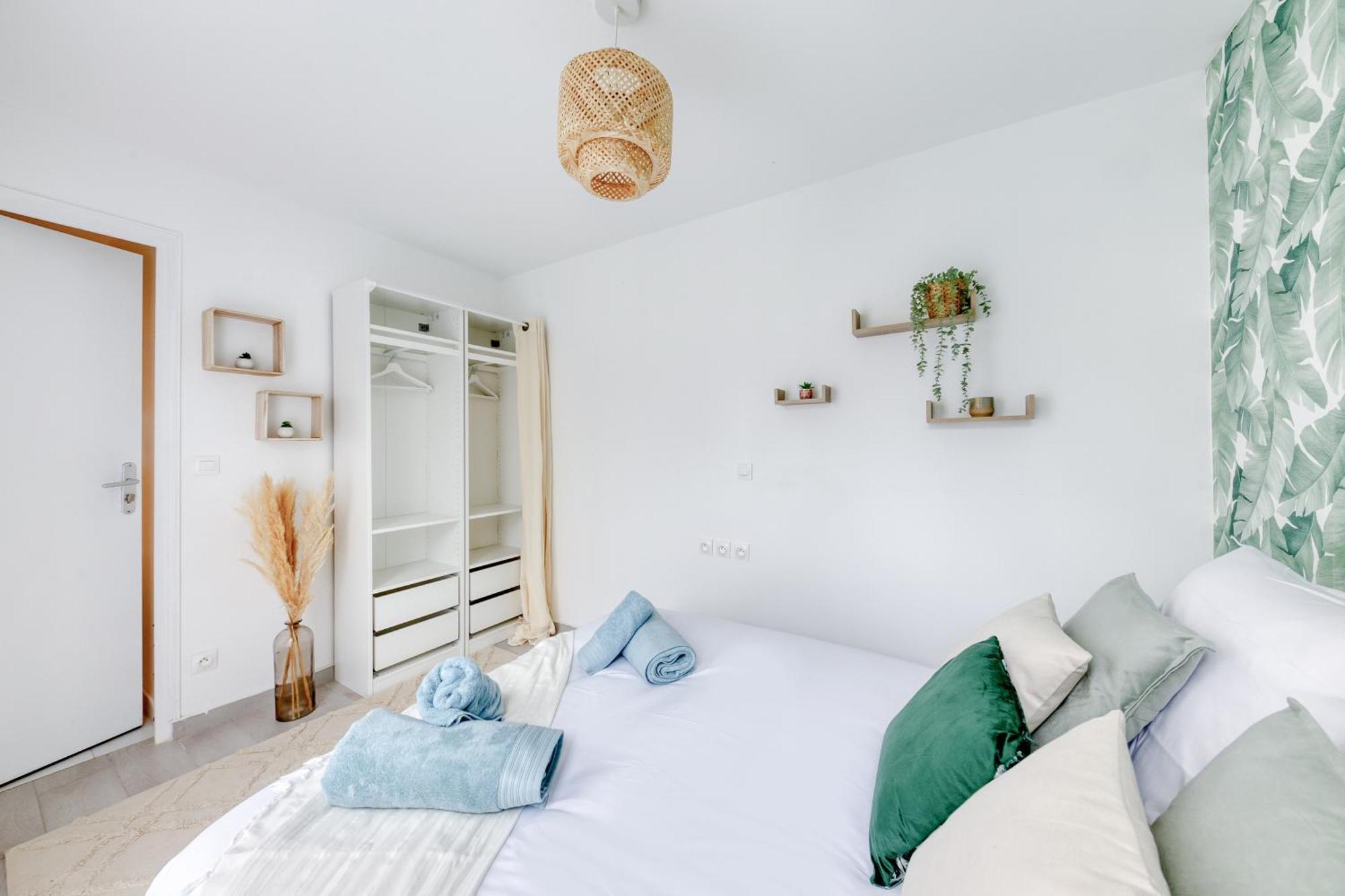 Appartement - 4 Personnes - Parking Prive - Metro 7 - Rer B La Courneuve Eksteriør billede